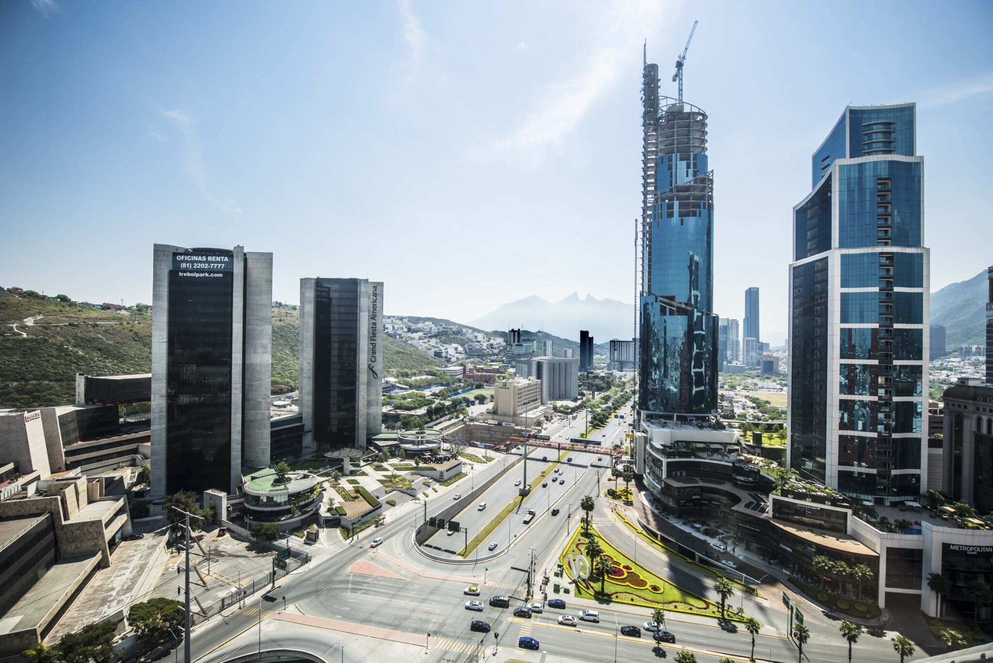 » Garden Santa Fe: un mall luminoso en el subsuelo